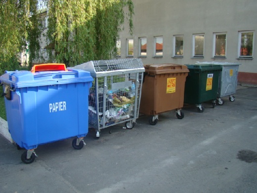 pojemniki na segregacyjną zbiórkę odpadów